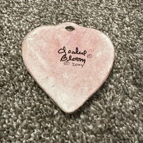 Retired 2004 forget me not flower heart Isabel bloom statue decor - Picture 2 of 3